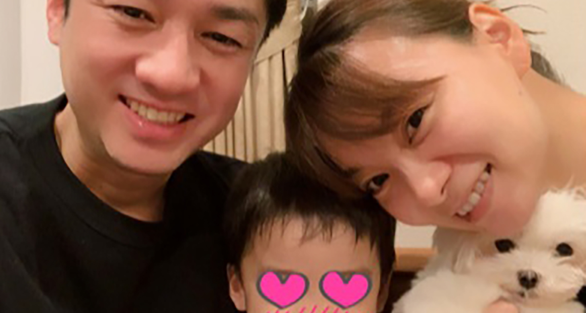 保田圭 結婚8周年の 青銅婚式 で家族ショット 家でのすっぴんに苦笑 少しくらいメイクしなきゃ 1 2 ページ ねとらぼ