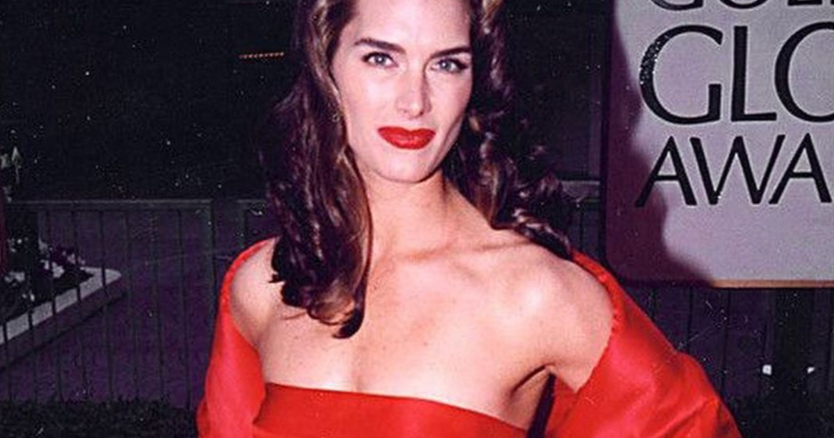 80年代の人気俳優ブルック シールズ 思い出のドレスを愛娘に着せ感無量 同じポーズ取った写真に ママそっくりの美人 1 2 ページ ねとらぼ