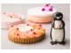 Suicaのペンギンがちょこんと覗くピーチパフェ　ホテルメトロポリタン「ピーチ尽くしのスイーツビュッフェ」開催