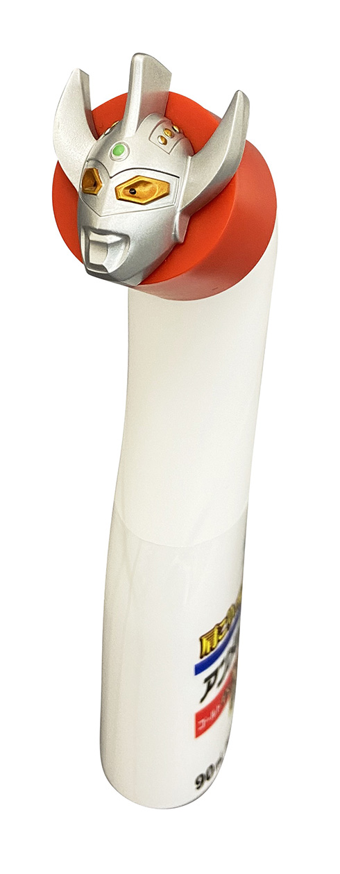 ウルトラマンの顔面がキャップに張り付いた強烈な見た目のコラボ製品　アンメルツが55周年記念の限定品を発売