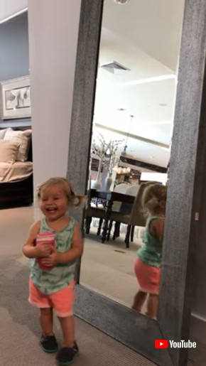 鏡と子ども