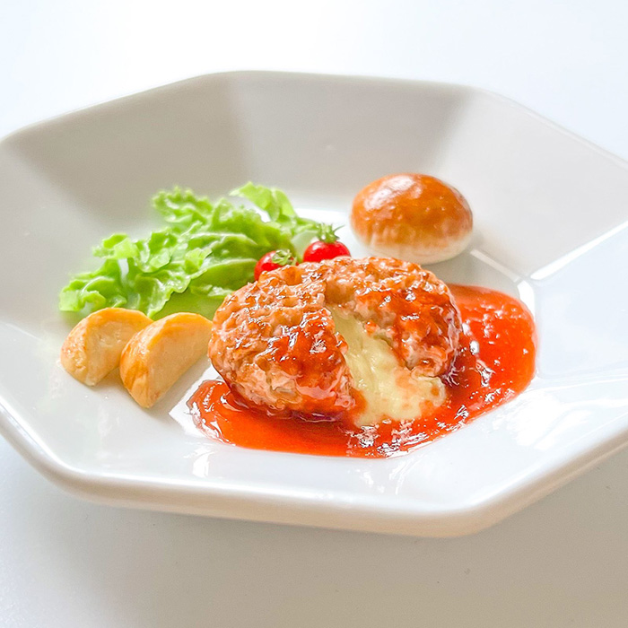 食品サンプルですか 100均の粘土セットで作ったハンバーグがおままごとレベルをはるかに超えた完成度ですごい 1 2 ページ ねとらぼ