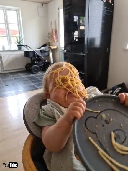 「Baby Pours Plate of Pasta Straight Onto Her Face || ViralHog」