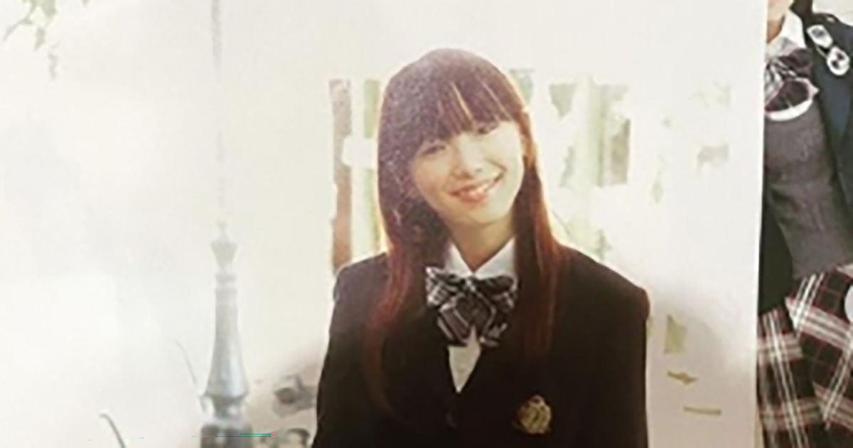 飯豊まりえ 10歳当時の制服ショットがすでに完成形 吉岡里帆も 可愛い とメロメロに 1 2 ページ ねとらぼ