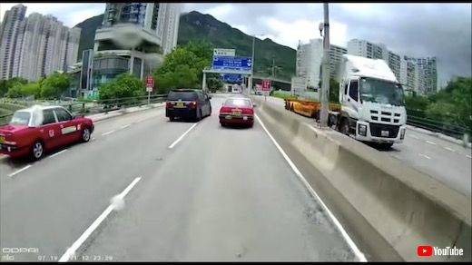 あおり運転 香港 トラック 土砂 事故