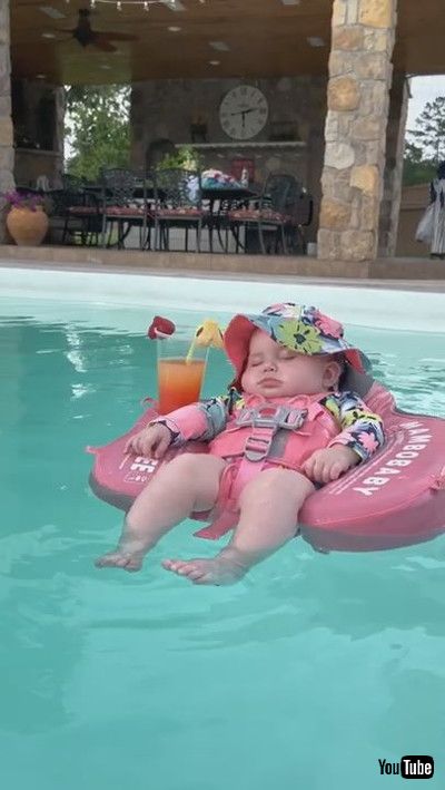 「Baby Relaxes in Pool || ViralHog」