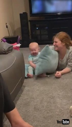 uPillow Fight has Baby Belly Laughing || ViralHogv