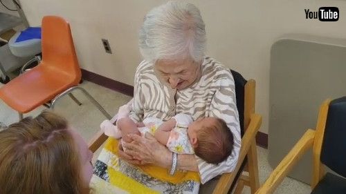u108-Year-Old Great Great Grandmother Meets Newborn Baby || ViralHogv