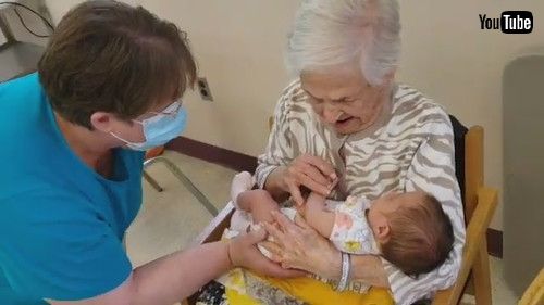 u108-Year-Old Great Great Grandmother Meets Newborn Baby || ViralHogv