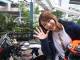 バイク女子・平嶋夏海、自慢の銀ピカ大型バイク「モト・グッツイ V7 III」で都内をごきげんツーリング