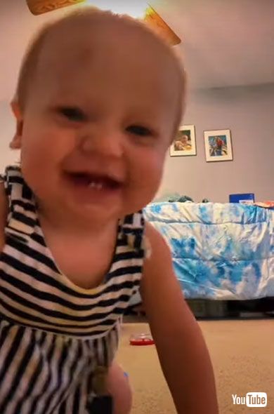uLittle Baby Takes Over Phone as Soon as She Spots it - 1250587v