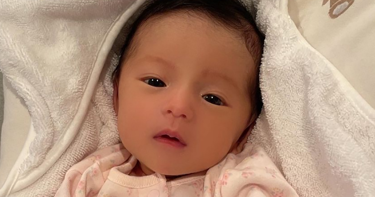 板野友美 エコー写真とそっくりな娘の顔出しショットを公開 ぱっちり目の美形な姿に こんな美人な赤ちゃん初めて見た 1 2 ページ ねとらぼ