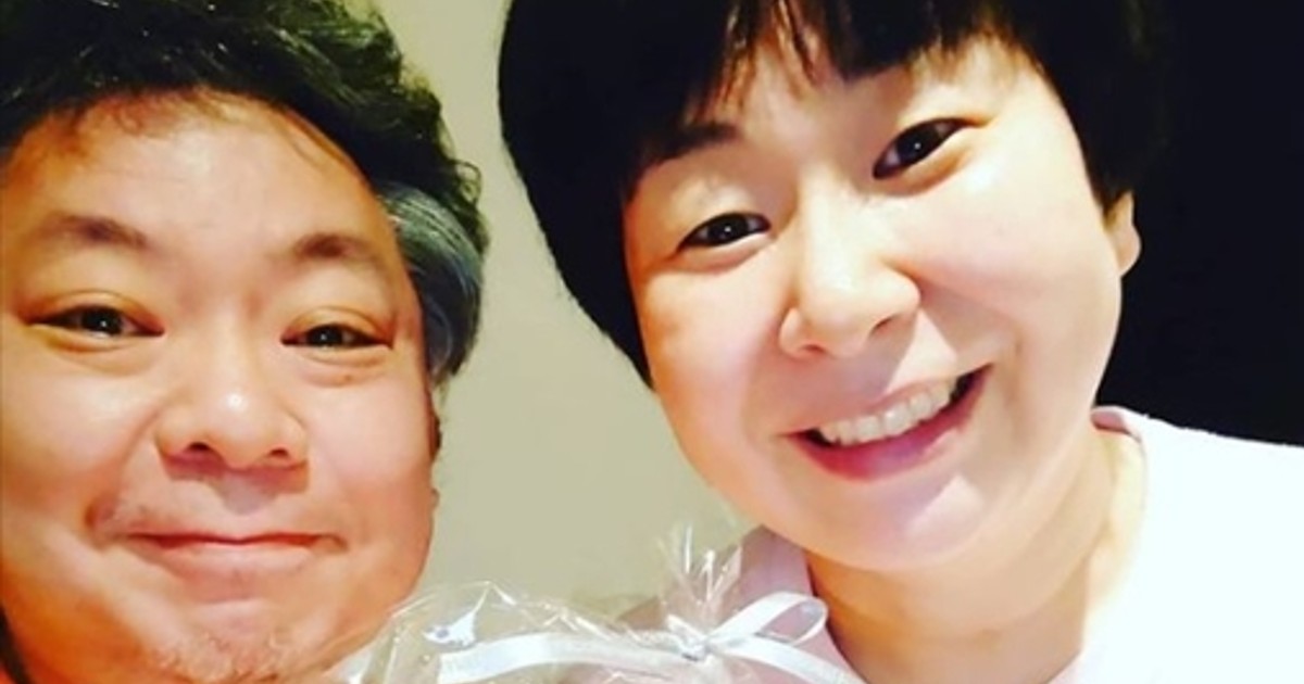 鈴木おさむ 大島美幸 交際0日婚 から結婚年目に突入 本当の夫婦になれていった 仲よしショットに祝福の声 1 2 ページ ねとらぼ