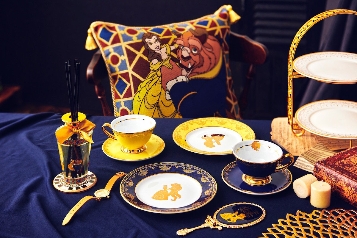 ディズニーストアに 美女と野獣 公開30周年を記念アイテム イエローとネイビーのコントラストが美しいテーブルウェア 雑貨 1 2 ページ ねとらぼ