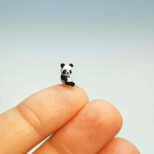 指先サイズの“極小あみぐるみ”がかわいい！ 小さいパンダやパグに