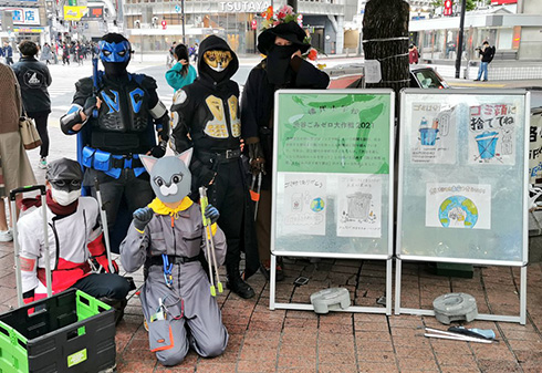 ゴミだらけになったハロウィーンの渋谷でゴミ拾いする リアルライフヒーロー に称賛の声 活動の発起人に話を聞いた 1 2 ページ ねとらぼ