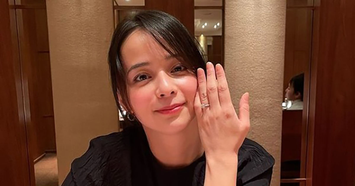 加藤ローサ 結婚10周年を夫婦で祝福 夫 松井大輔からの 想像を超える指輪 に つけて行く所なんてない 1 2 ページ ねとらぼ