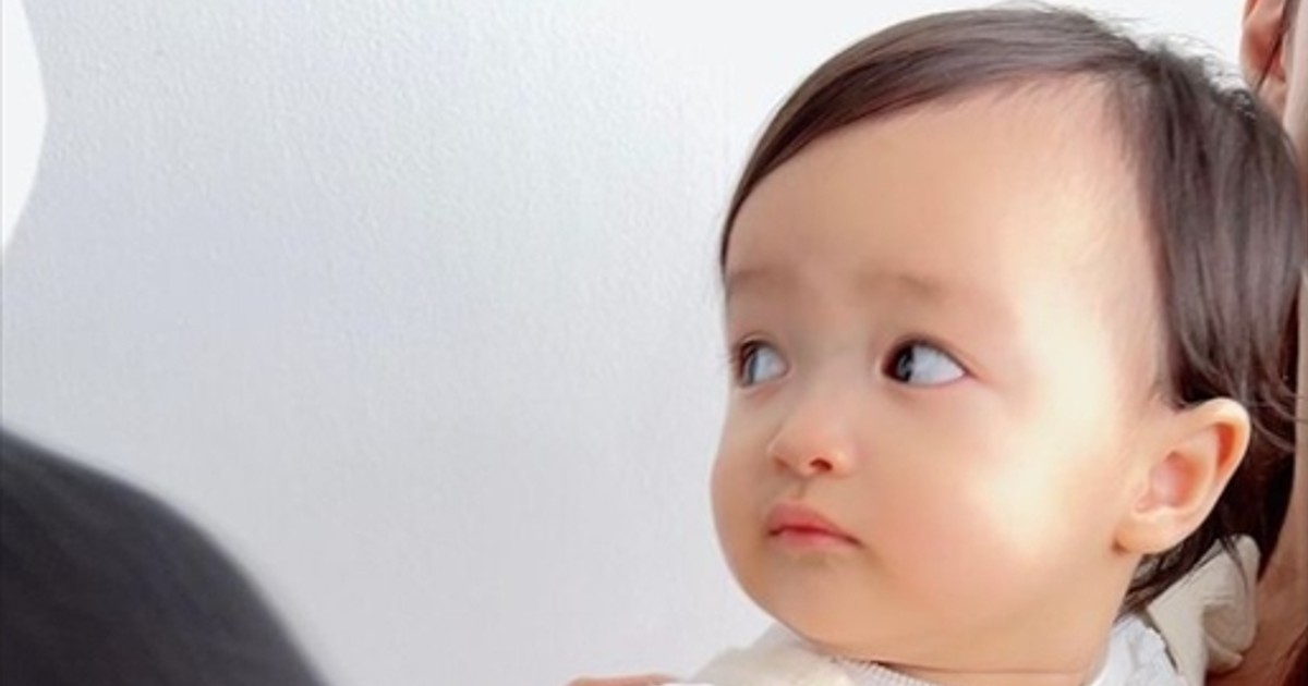 アレク 川崎希 1歳娘 美人ちゃん が堂々のモデルデビュー 誕生当初から 鼻筋と二重キレイすぎる と話題に 1 2 ページ ねとらぼ