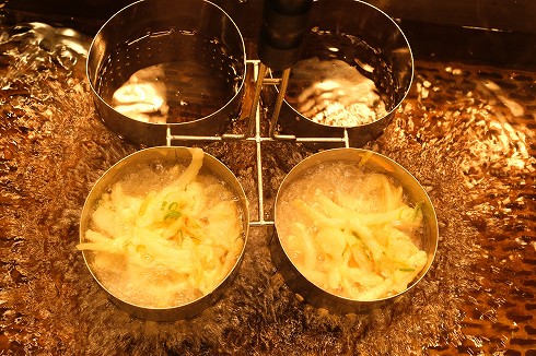 丸亀製麺の野菜かき揚げに 通な食べ方 がある 知られざる天ぷらへのこだわりと裏ワザを聞いてきた ねとらぼ