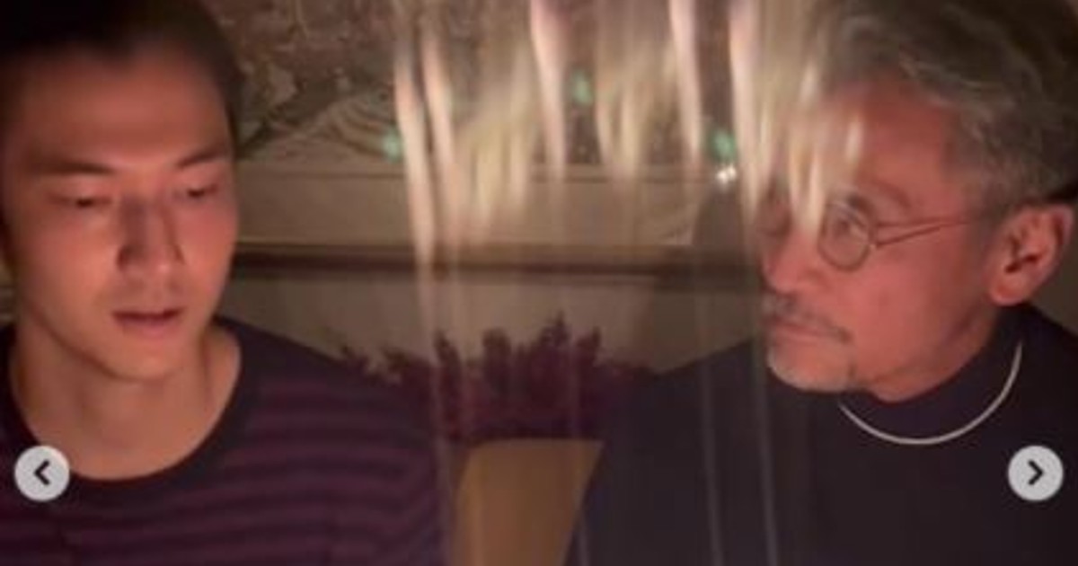 渡辺裕之 66歳バースデーで息子と2ショット 合同誕生日会に すごいお料理とケーキ イケメン息子さん 1 2 ページ ねとらぼ