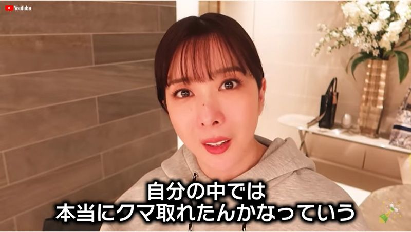 エンリケ 目のクマ取り手術で ダウンタイムうつ に 4カ月でなお腫れが残る結果に ぶっちゃけ不満もあります 1 2 ページ ねとらぼ