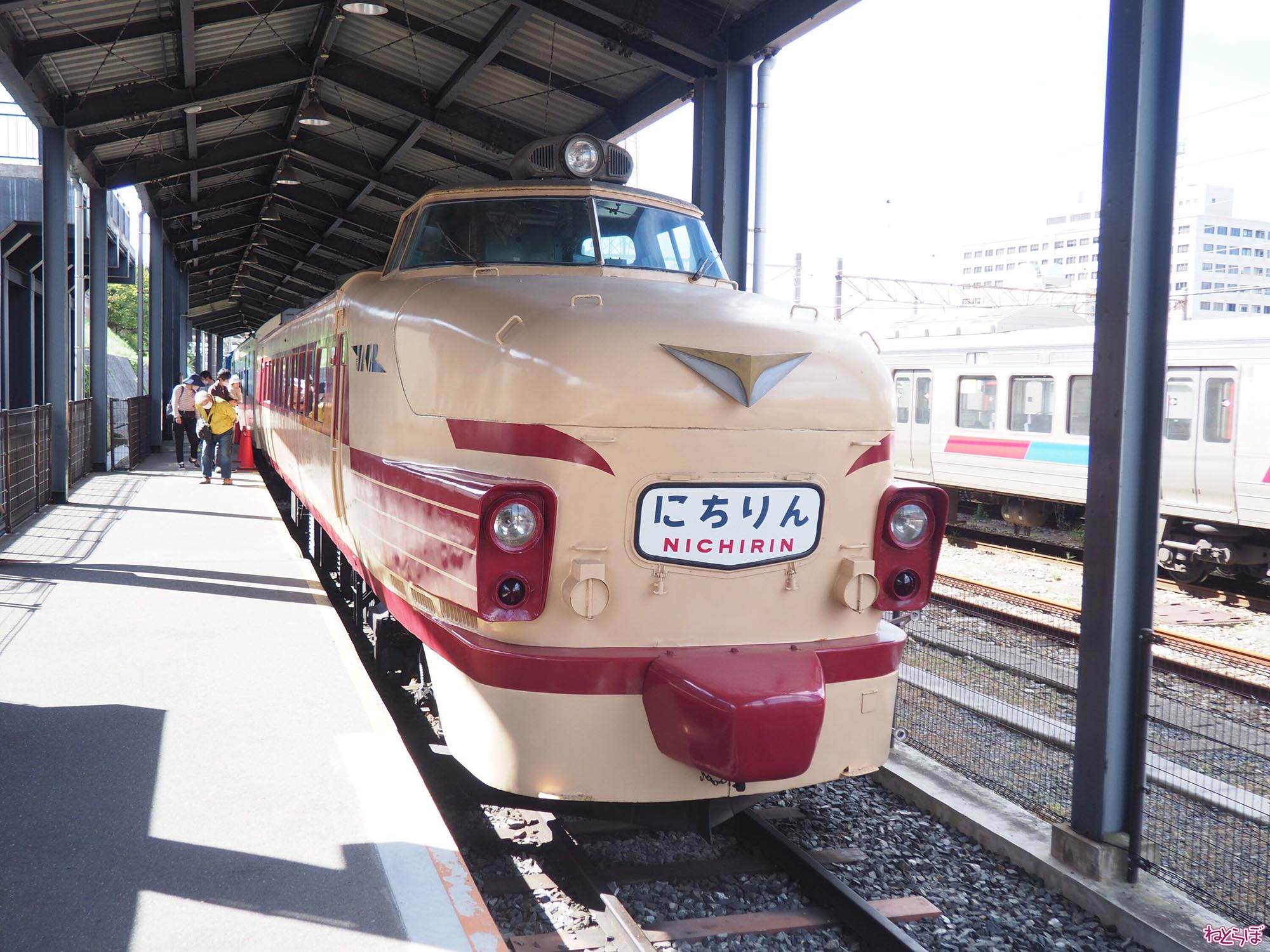 国鉄色 って何色 最近よく見かける 昭和な鉄道の車体色 の謎 1 2 ページ ねとらぼ