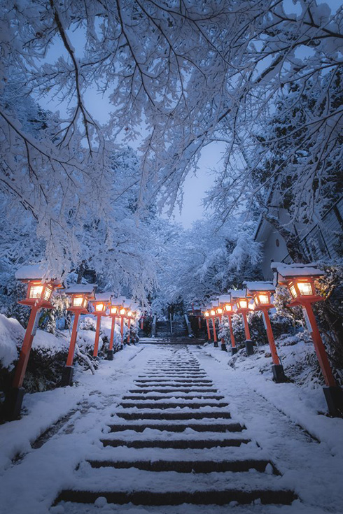 雪で幻想的な京都の神社 詩情豊かな風景写真が美しい 1 2 ページ ねとらぼ