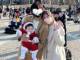 舟山久美子、家族3人で“初”ディズニーショット公開　サンタ姿の生後3カ月息子は「とっても興味深々」
