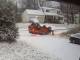 消防局長官の車両が凍結した路面でスリップ　道路脇に乗り上げてすってんころりん　雪に覆われた米ニューヨークで