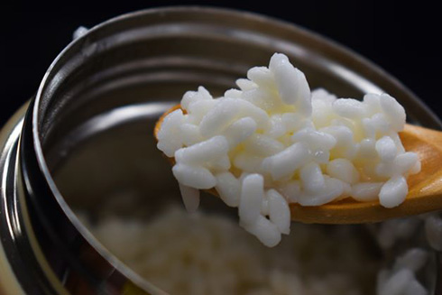 米由来の食物繊維に亜鉛などのマルチビタミンを加えられるパーソナライズ飯　糖質オフ・低カロリー「ごはんのみらい」をニチレイが発売