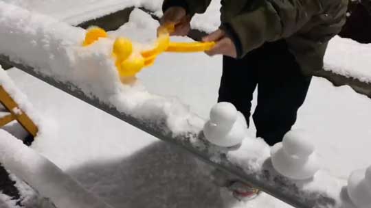 雪 ひよこ 製造業 作る 雪玉づくり