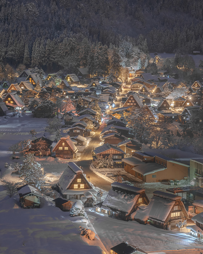 合掌造りの家に積もる雪が美しい 冬の白川郷が童話に迷い込んだような幻想的な雰囲気 1 2 ページ ねとらぼ