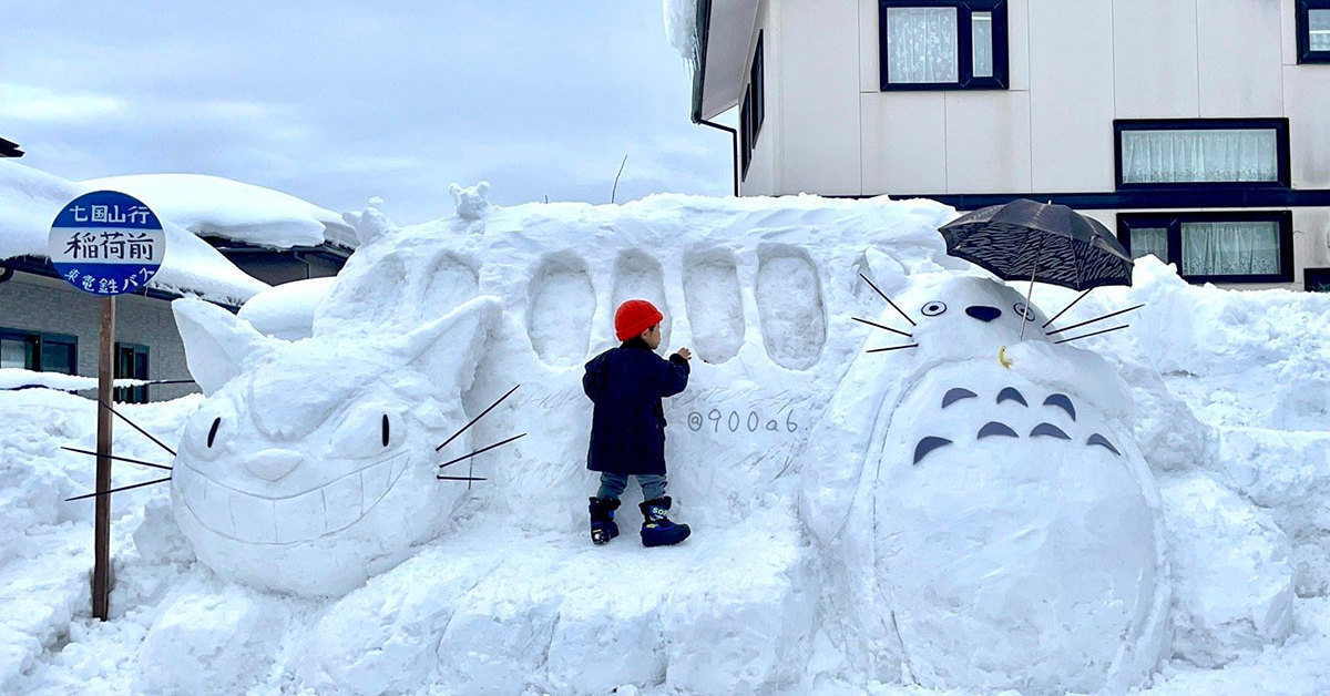 トトロとネコバスの雪像を家庭で手作り 稲荷前 の停留所まで再現した大作に 雪まつりレベル と称賛 1 2 ページ ねとらぼ