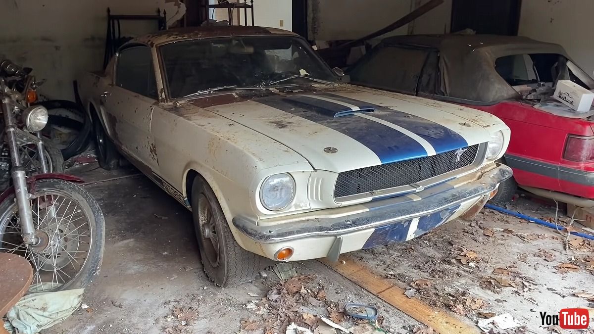 アメリカのある廃屋で1965年に作られた「シェルビー マスタング GT350」を発見 - ねとらぼ