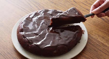 簡単プロの味 オーブンなし フライパンで作れる 本格チョコレートケーキ がおいしそう おうちバレンタイン に挑戦したいレシピ公開 1 2 ページ ねとらぼ