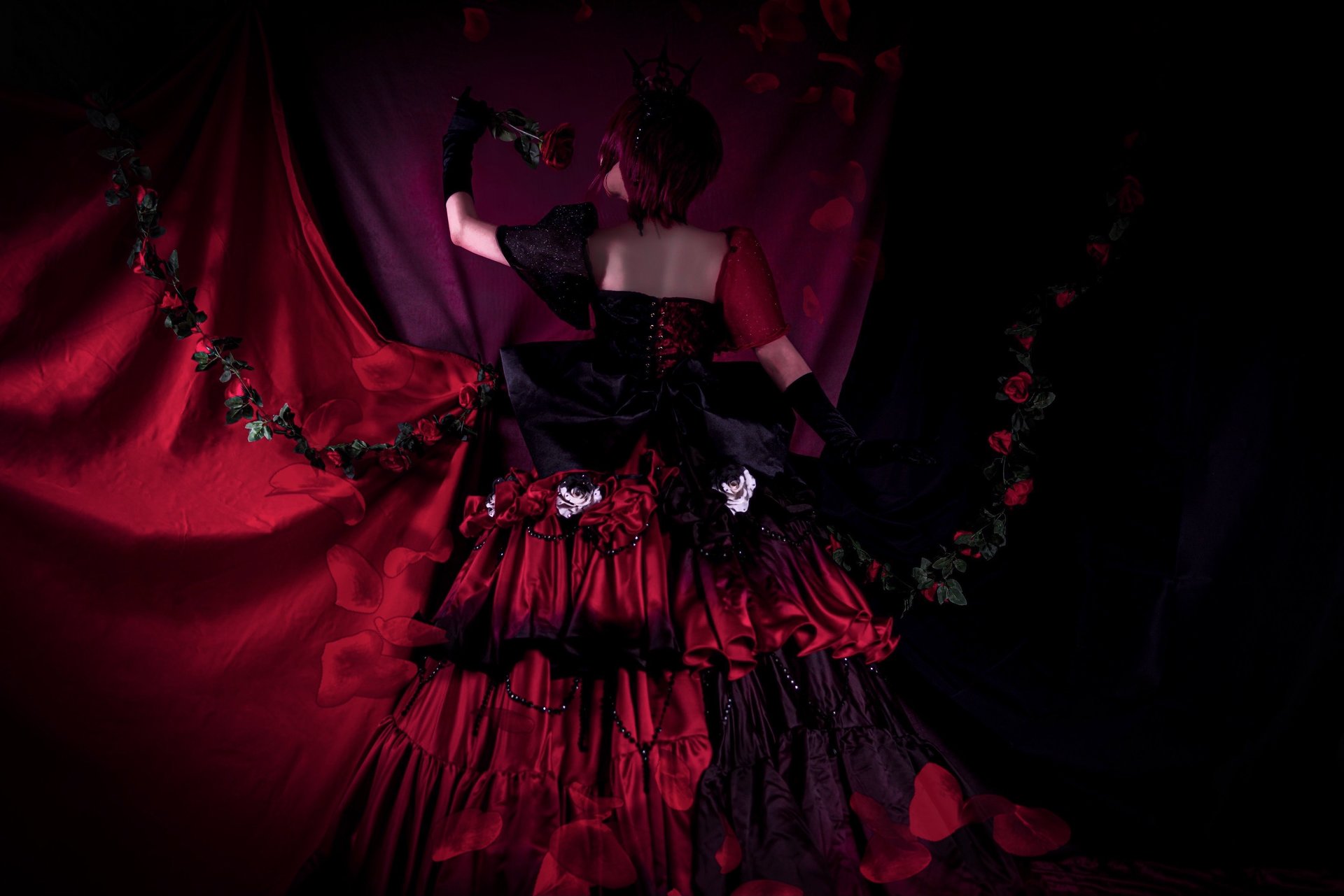 ツイステファンお手製 オーバーブロットしたリドルのドレス が圧巻の美しさ 細部までこだわりぬいた一着に ずっと眺めていられる の声 1 2 ページ ねとらぼ