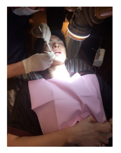 歯科手術中のアレクサンダー