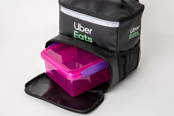 Uber Eats 配達用バッグ型 BIG POUCH 使用イメージ2
