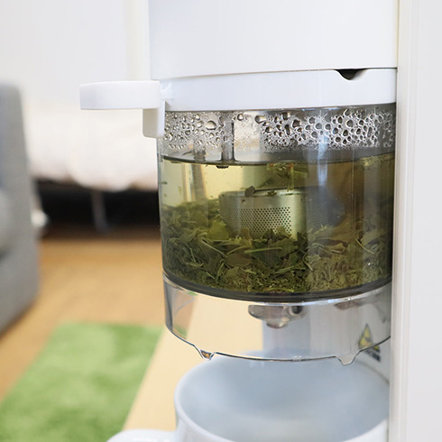 蒸らし時間までお任せできて便利！　お茶の種類にあわせた温度で抽出してくれる全自動ティーメーカー　「茶葉リスタ」をサンコーが発売