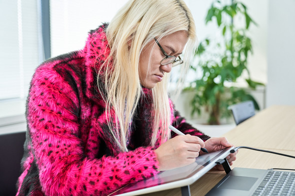 【PR】 ワコム ／ 「Wacom One」 ZAZY インタビュー R-1 液晶ペンタブレット 液タブ デジタル