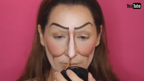 uMakeup Artist Transforms Her Face Into a Childrenfs Movie Villain Character - 1287752v