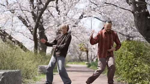 68歳 母 ダンス 踊り 動画 キレッキレ 2人 桜 ポップダンス
