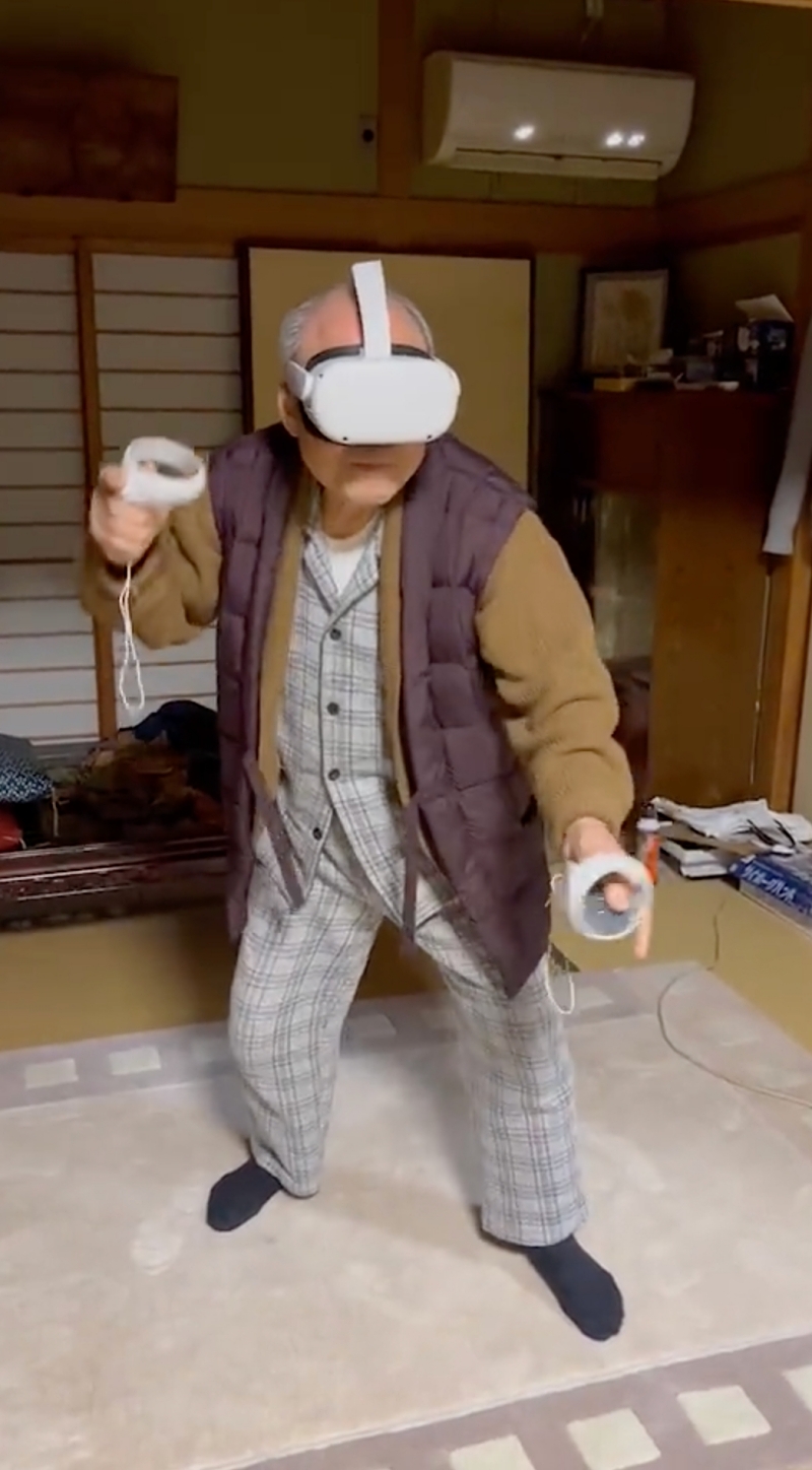 Vrリズムゲームをノリノリで遊ぶおじいちゃんがかわいい すごい こういうおじいちゃんになりたい 1 2 ページ ねとらぼ