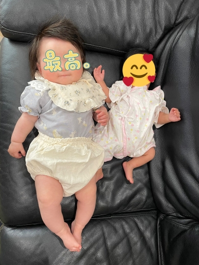 11月生まれの赤ちゃんと3月生まれの赤ちゃんの画像