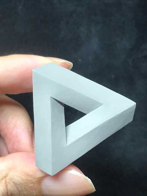 ペンローズの三角形 粘土 作品 立体 造形 二次元 再現 テクニック