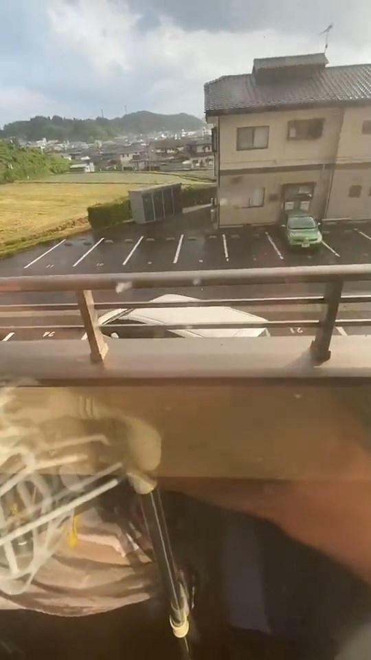 国内で竜巻が発生 壮絶な被害を生々しく伝えたツイートが恐ろしい 車がひっくり返り瓦は宙を舞う 1 2 ページ ねとらぼ 国内で竜巻が発生 壮絶な被害を生々しく伝えたツイートが恐ろしい 車がひっくり返り瓦は宙を舞う 1 2 ページ ねとらぼ