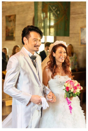結婚式でのLiLiCoと小田井涼平