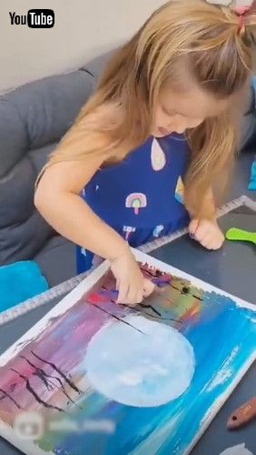 uLittle Girl Creates Beautiful Artwork Using Oil Paint - 1290933v