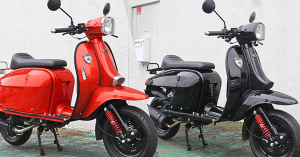 何これかっこいい 英国発の新スクーター スコマディ が日本上陸 レトロスタイルだけどスポーティ ギミックも満載 1 3 ページ ねとらぼ