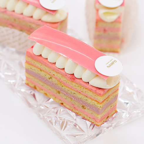 綺麗な歯並び……→ケーキだよ！　かわいい入れ歯のようだけどよく見るとおいしそうなケーキが話題